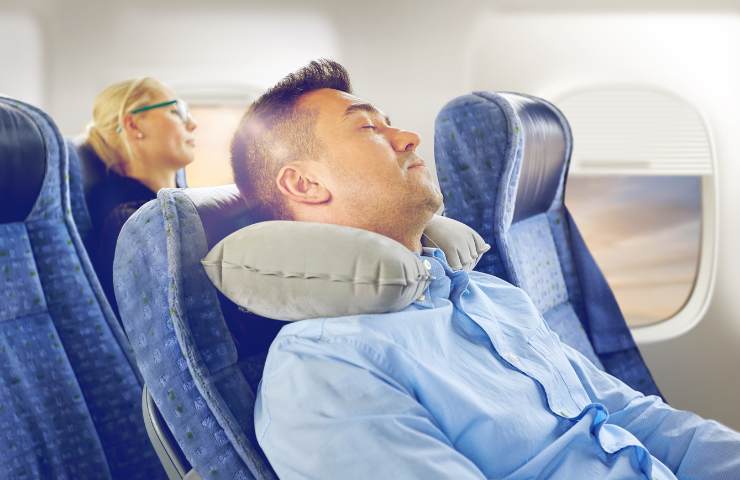 Come riuscire a dormire in aereo