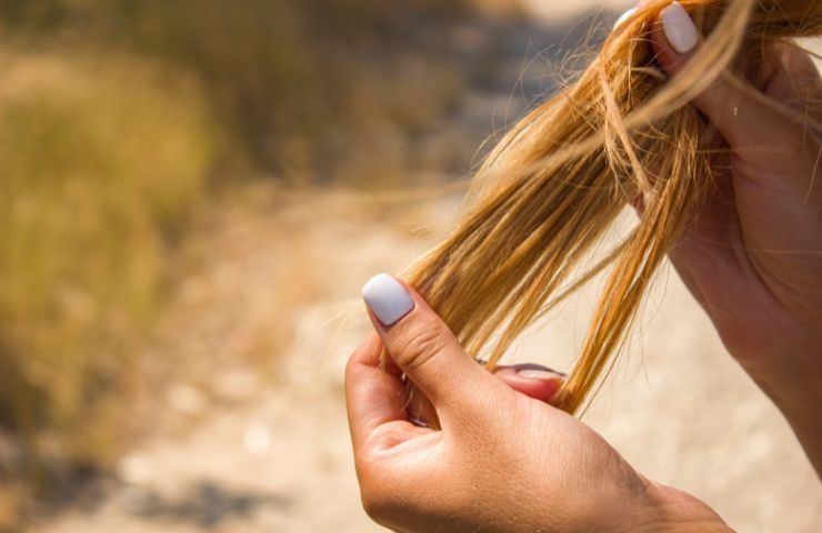 togliere gomma capelli