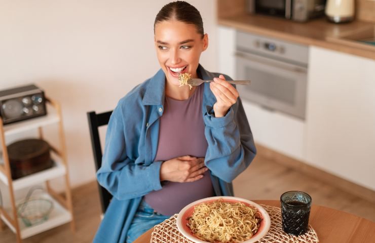 mangiare pasta alla carbonara