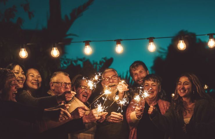 amici festa spiaggia