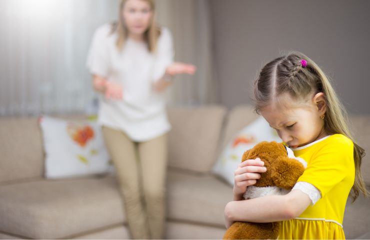 Bambina triste perché