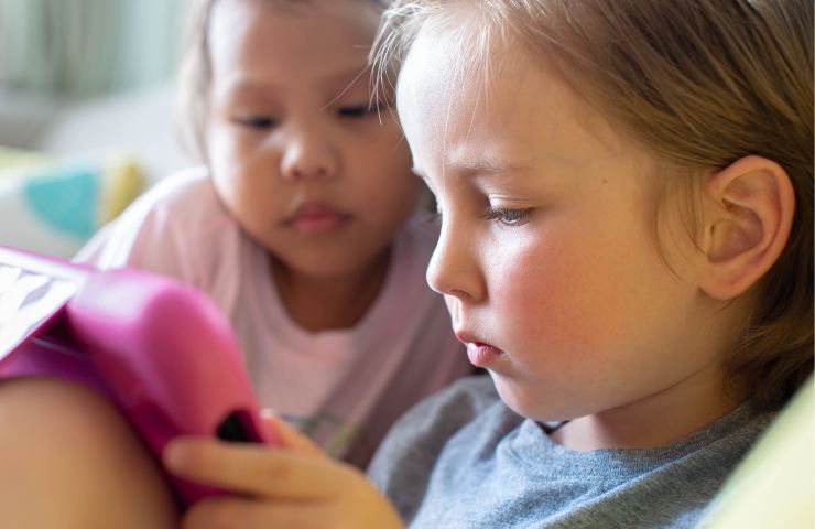 Troppa televisione fa male ai bambini ed i rischi sono concreti