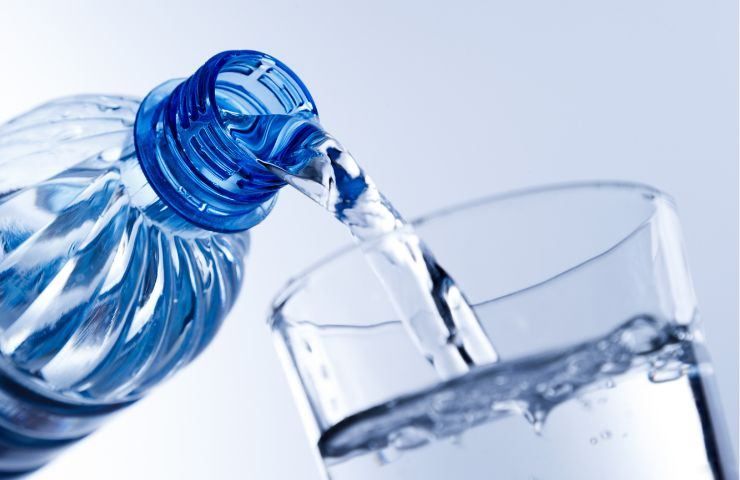 Bere acqua rimedio virus