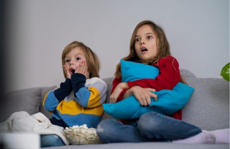 Troppa televisione fa male ai bambini ed i rischi sono concreti