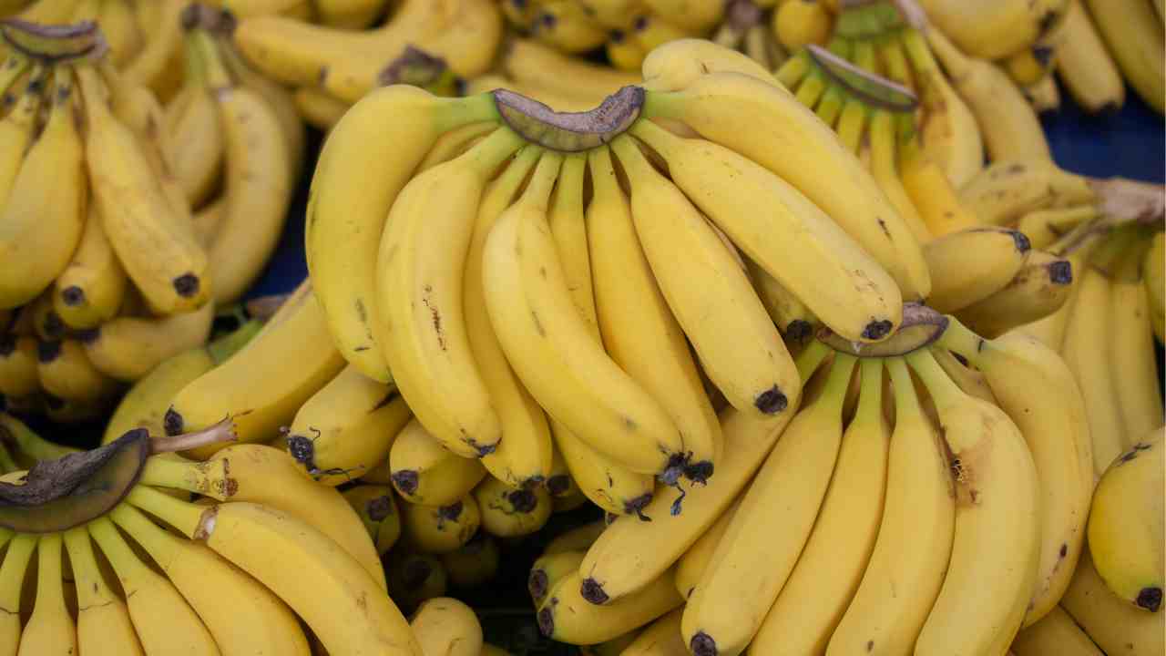 Banane e pesticidi, il test svela che compriamo dei frutti avvelenati