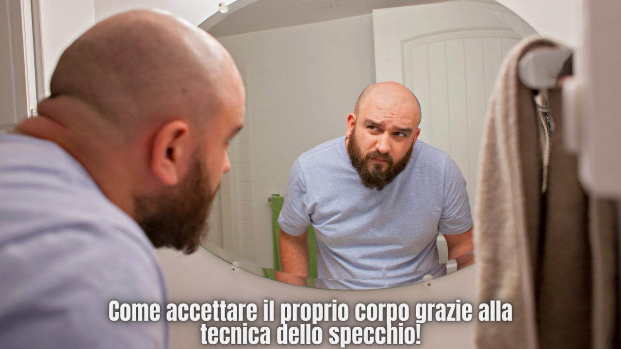 uomo che si guarda perplesso allo specchio