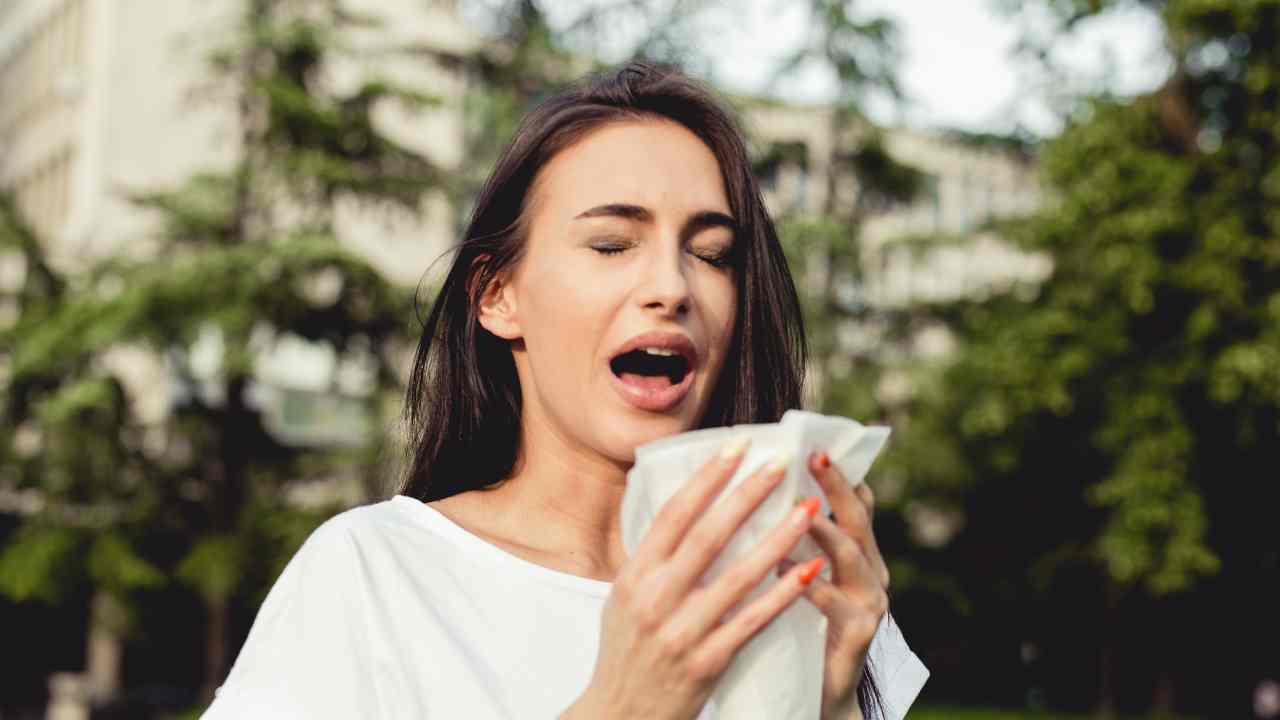 Perché evitare di starnutire può essere pericoloso