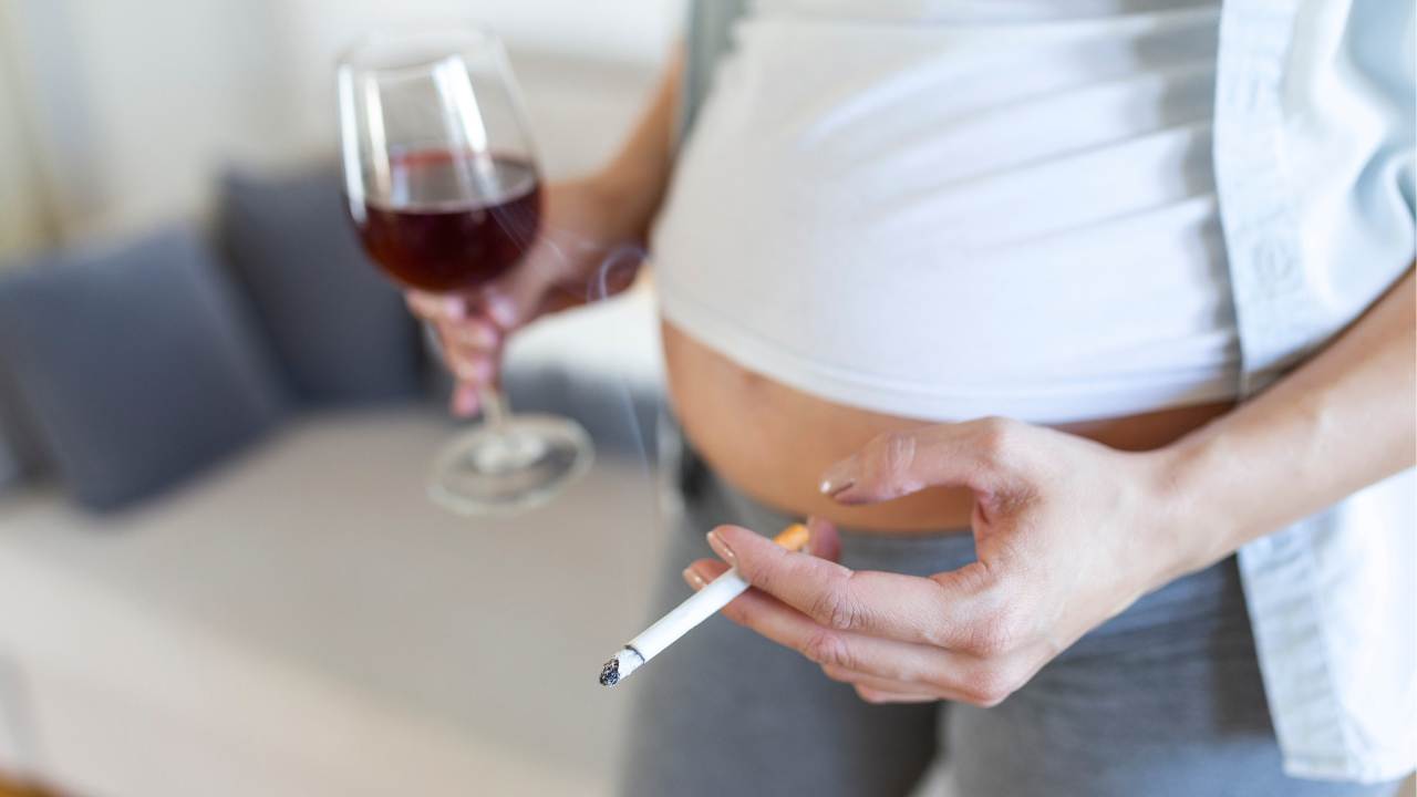 Bere alcolici in gravidanza e fumare fa malissimo al feto