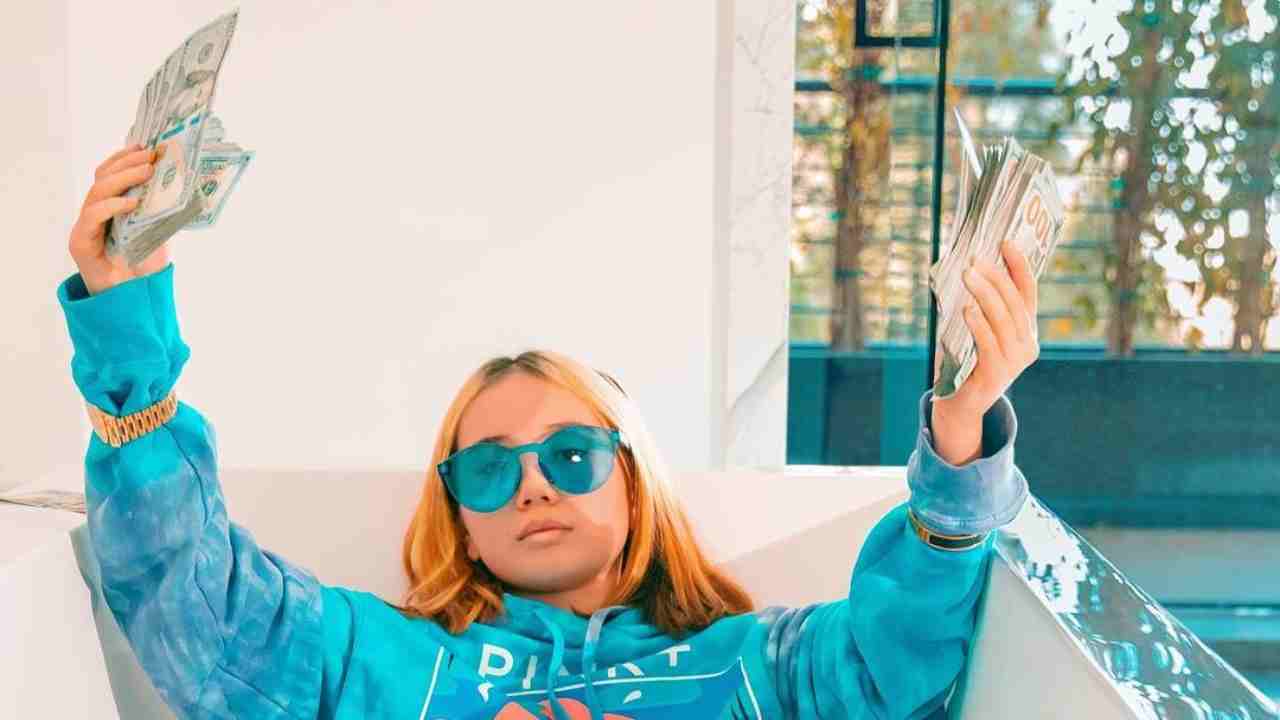 Lil Tay morta ma la notizia è un fake e la star dei social è viva