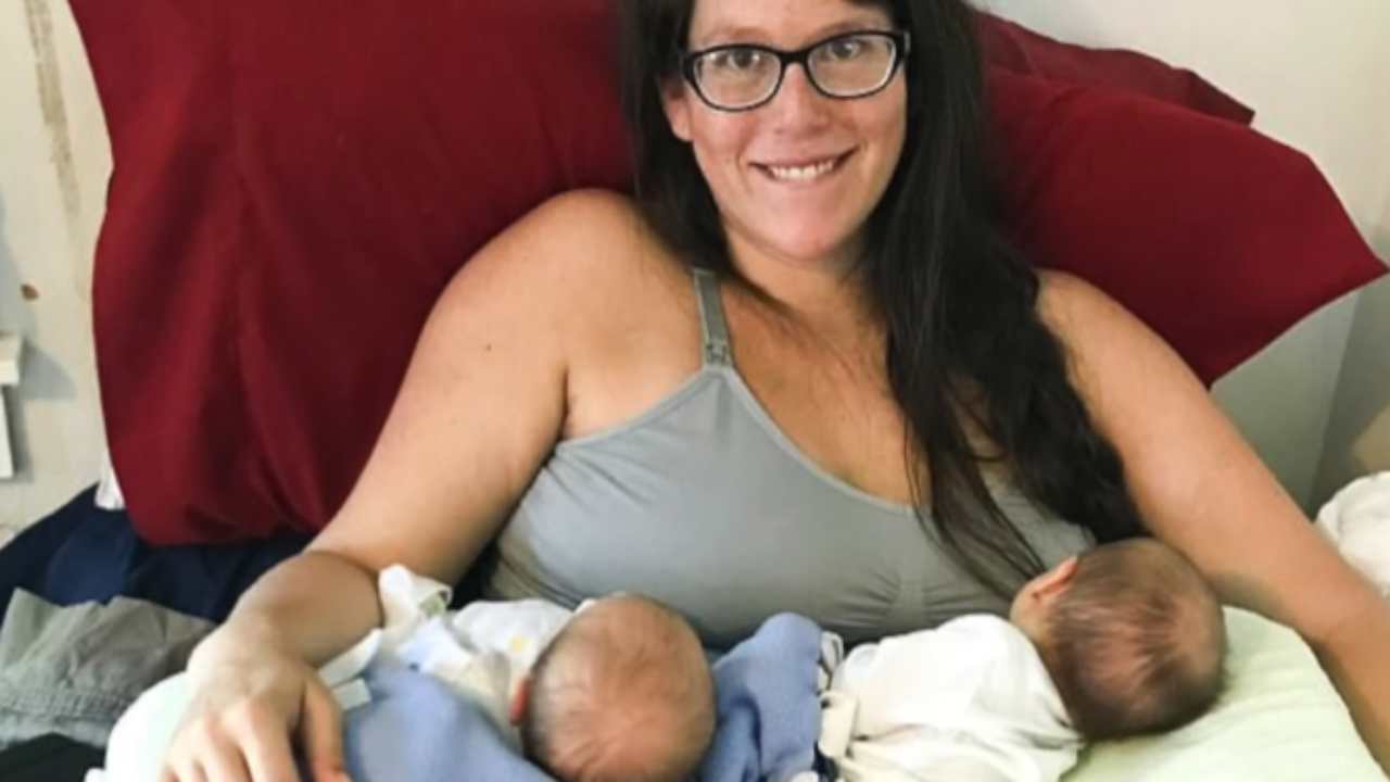 Pensa di partorire un figlio e invece sono due gemelli, come ha fatto a non accorgersene