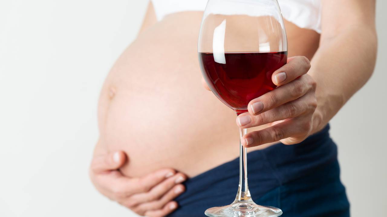 Bere alcolici in gravidanza e fumare fa malissimo al feto