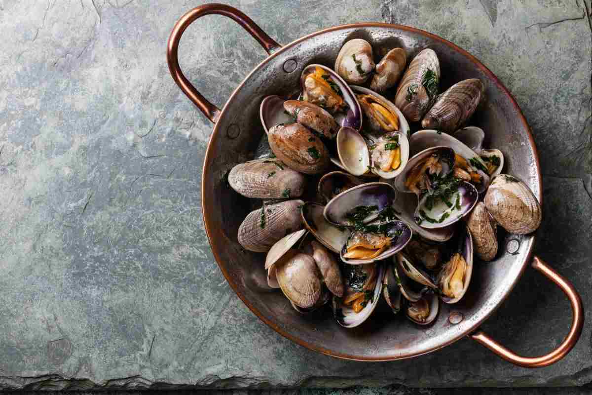 cozze e vongole in pentola