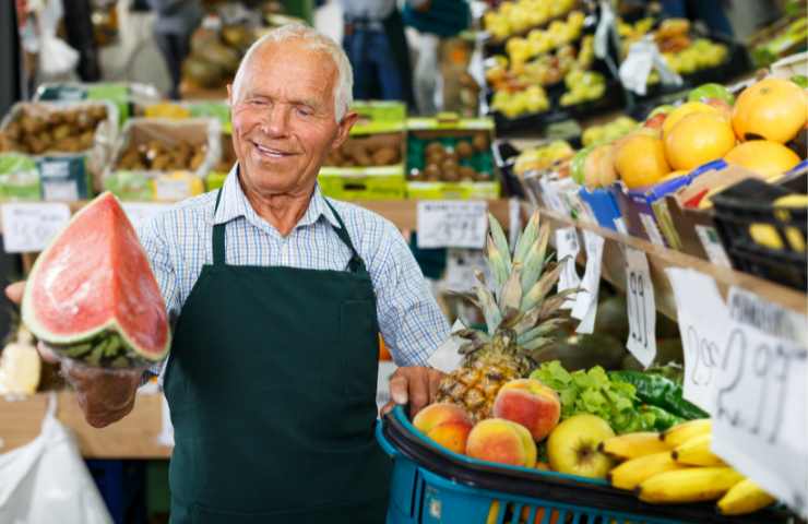 Che frutta mangiare dopo i 60 anni per stare in salute