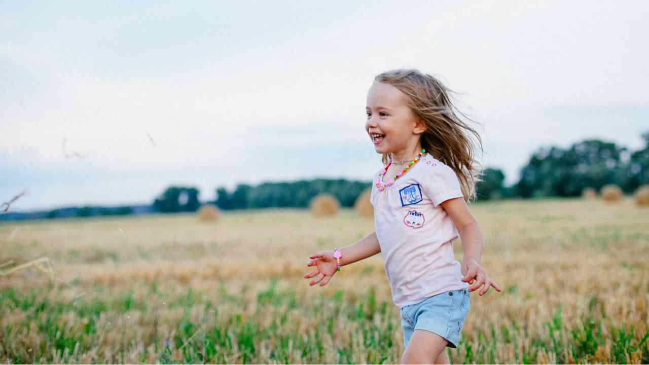 Il video di una bambina che renderà migliore la nostra giornata