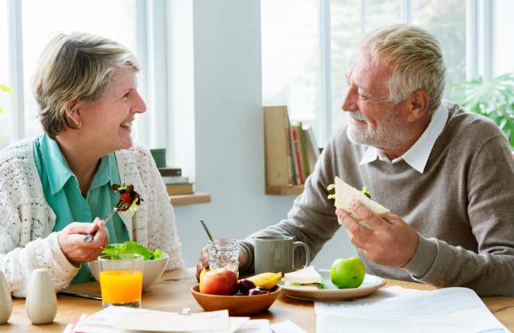 Che frutta mangiare dopo i 60 anni per stare in salute