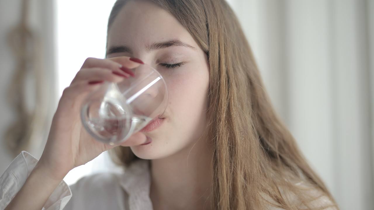 effetti corpo bicchiere acqua calda