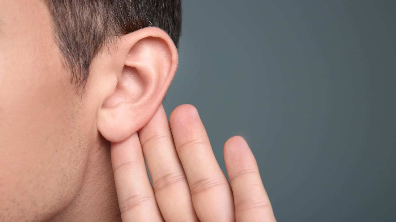 grattare orecchio