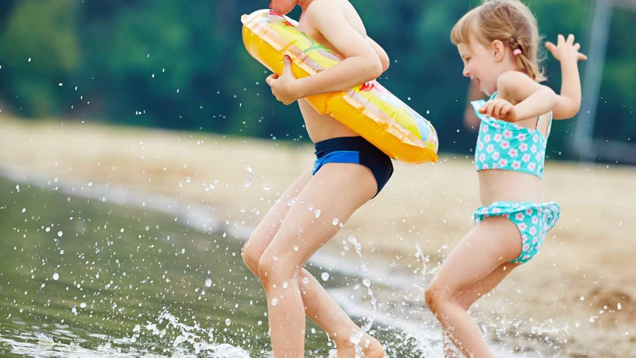 bambini bagno dopo mangiato