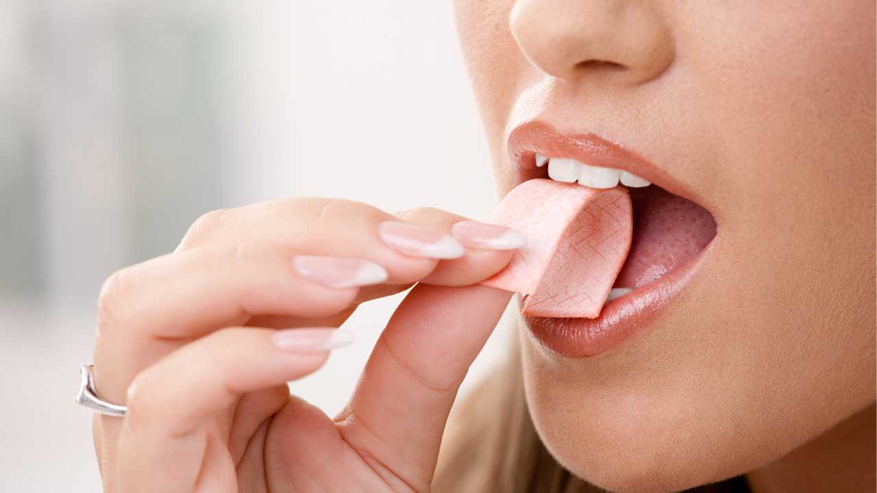 Cosa accade se ingoi un chewing gum, cosa fanno le gomme nello stomaco