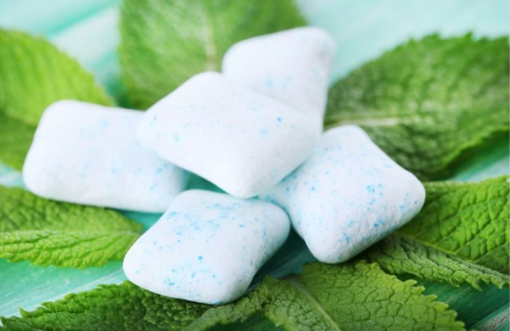 Cosa accade se ingoi un chewing gum, cosa fanno le gomme nello stomaco