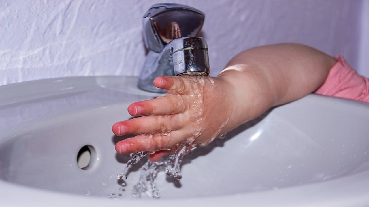 Come far capire a tuo figlio l'importanza di lavarsi le mani