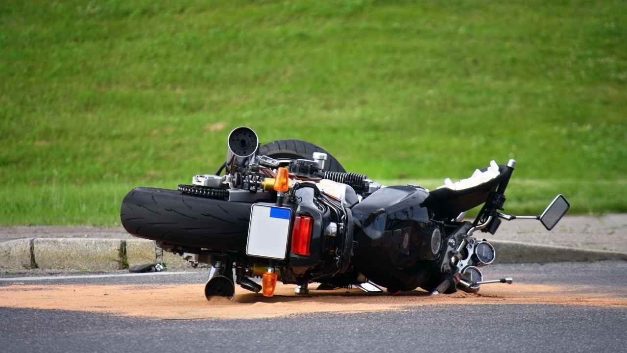 Soriano nel Cimino scontro moto auto morto militare