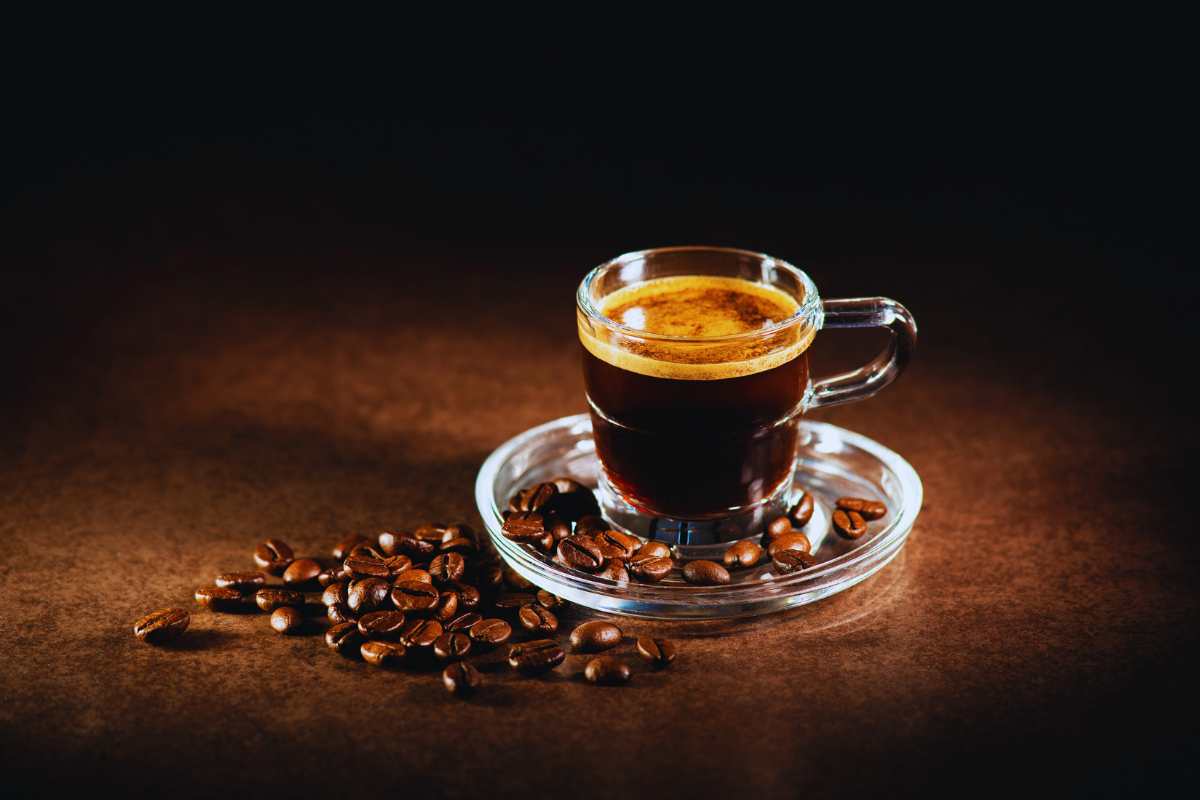 caffè e chicchi di caffè