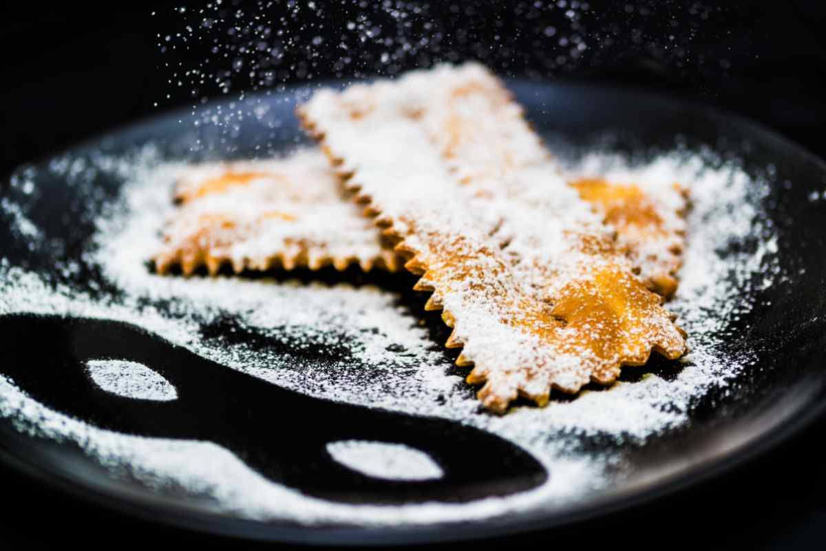 Chiacchiere con zucchero a velo