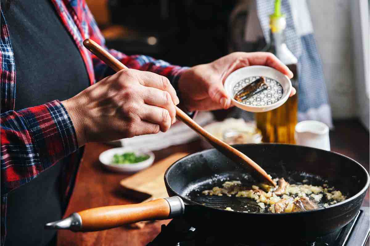 Pasta con le acciughe con un ingrediente sfizioso