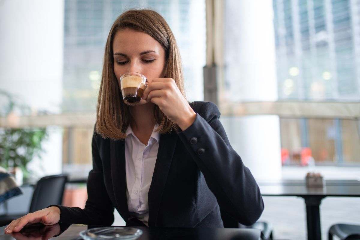 caffè stomaco vuoto