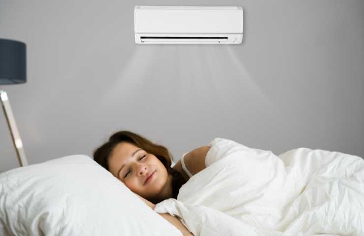 dormire con il climatizzatore acceso