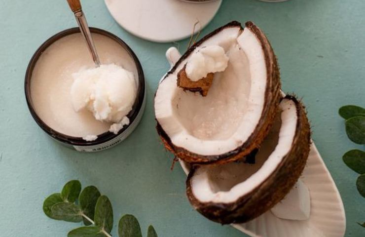 Olio di cocco pulizie di casa