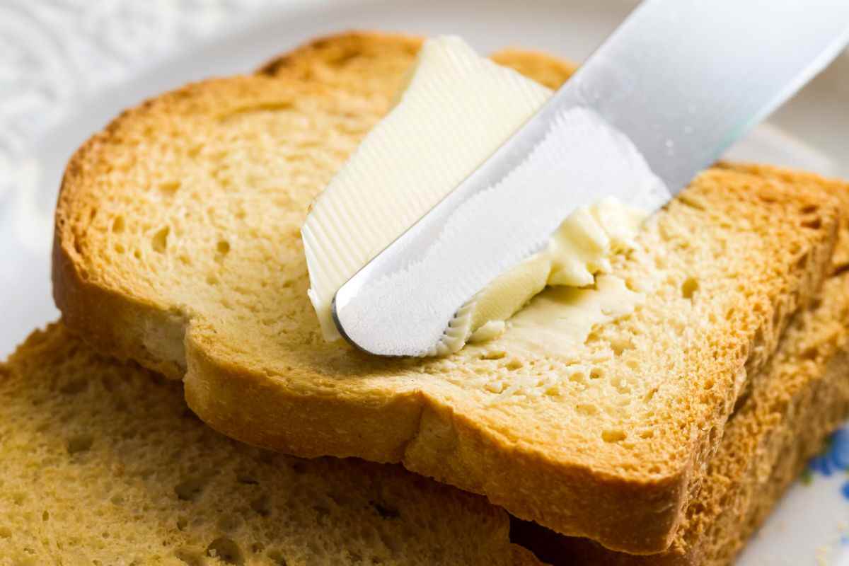 burro su fetta biscottata