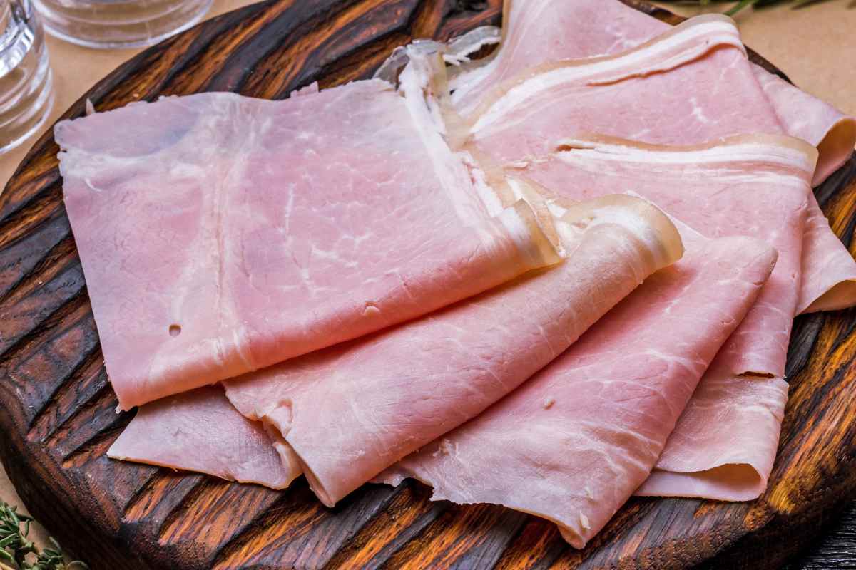 Prosciutto cotto sul tagliere