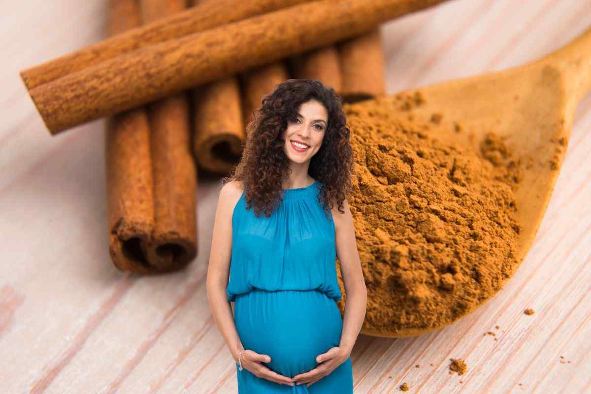 sullo sfondo stecche di cannella, cannella in polvere, primo piano donna incinta