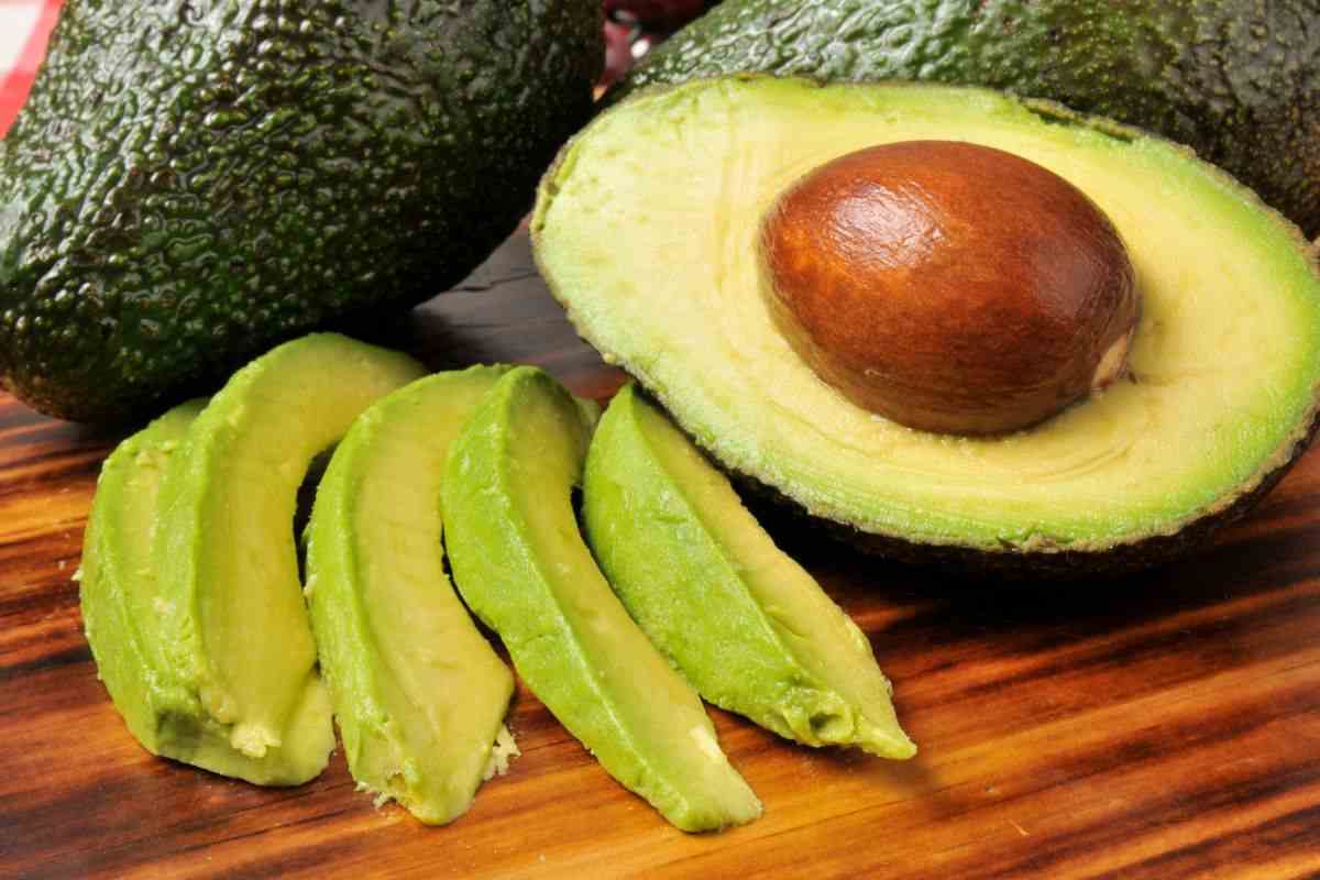 Avocado tagliato a fette