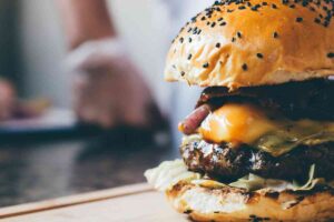Hamburger preparalo a casa come quello del pub