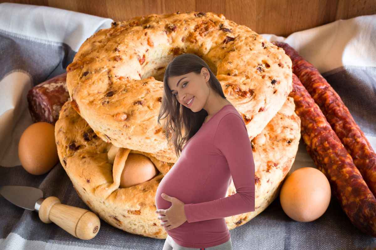 sullo sfondo casatiello, uova sode e salame