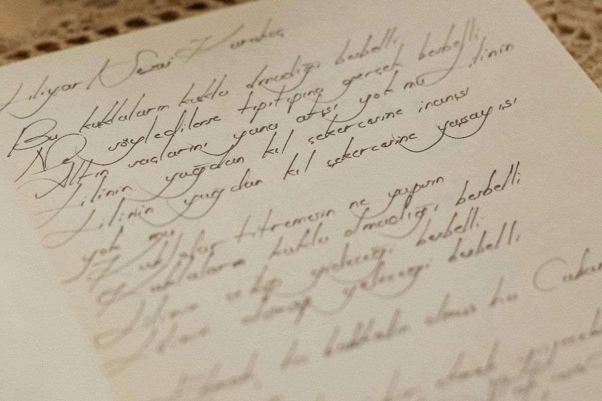 diario personale scritto a mano con grafia curata e particolare