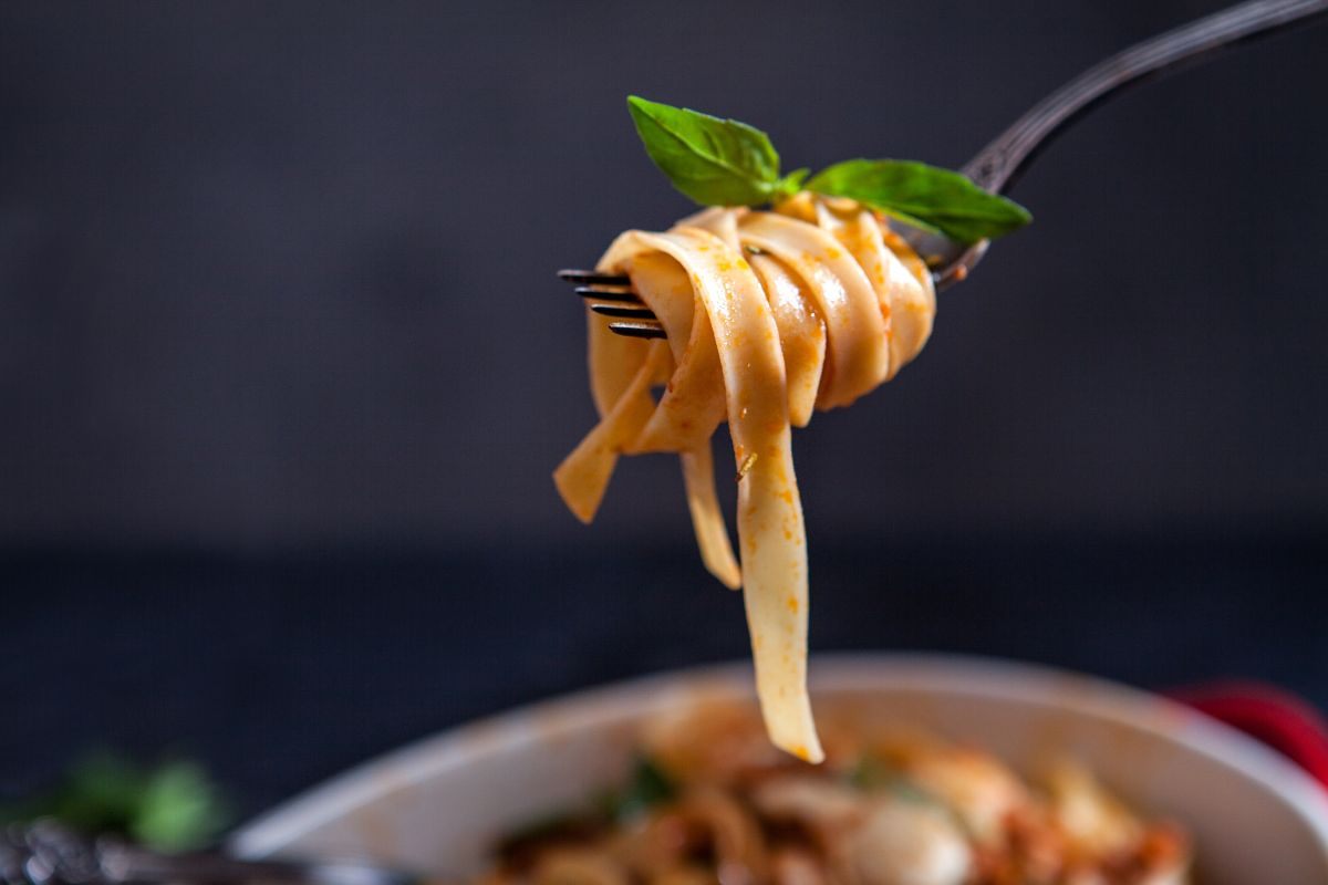Fettuccine sugo e basilico