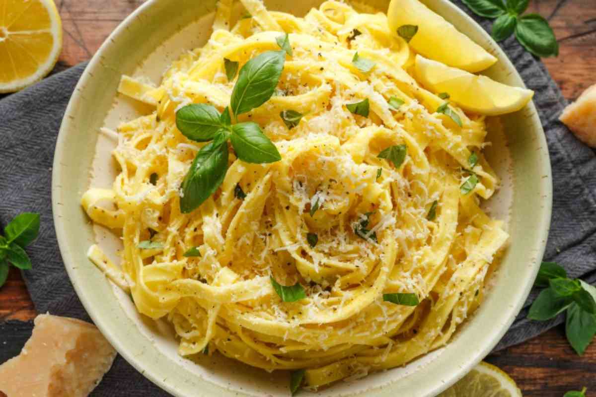 Piatto di spaghetti al limone