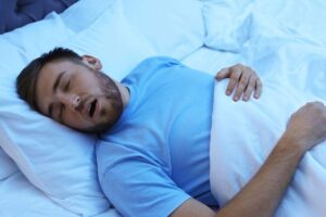 Ragazzo dorme profondamente