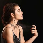 spruzzare il profumo