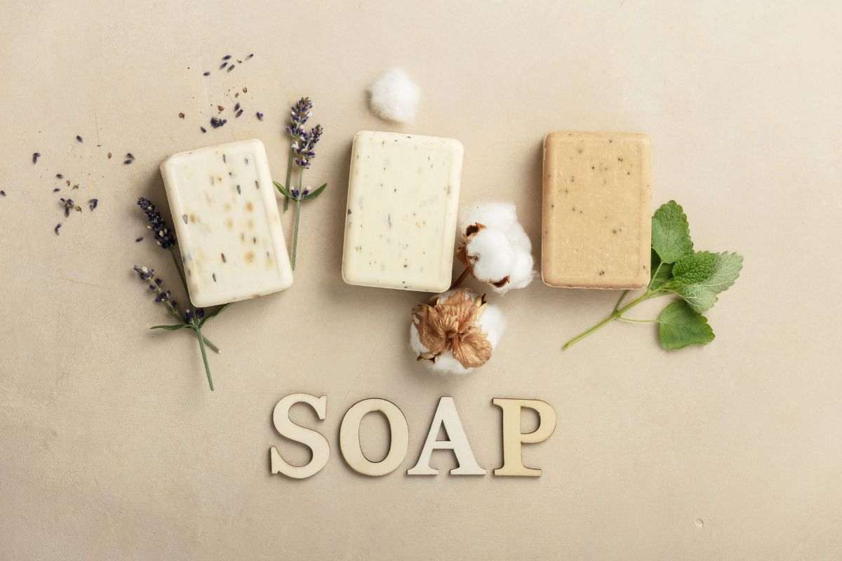 saponette e scritta soap