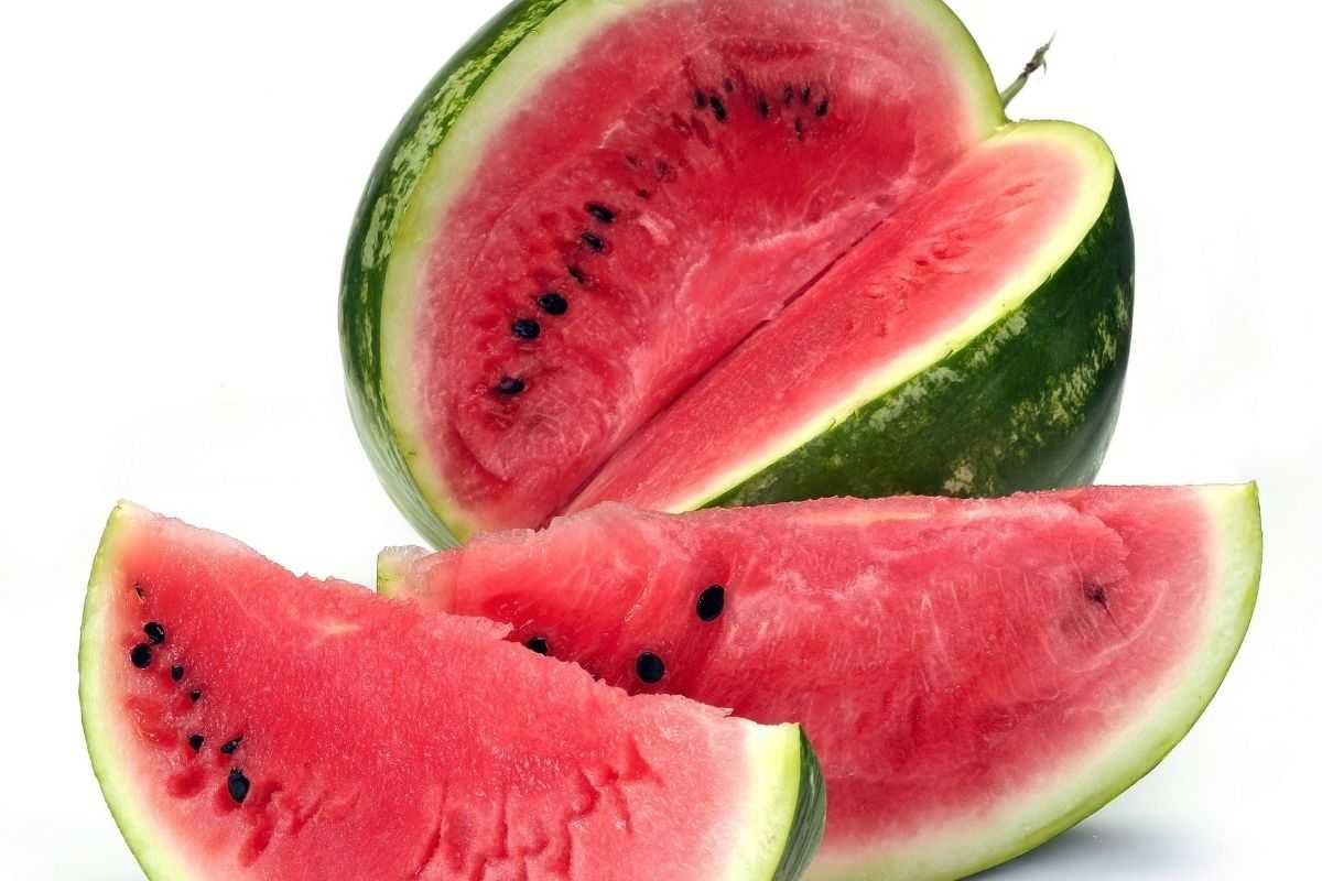 Anguria fresca appena aperta