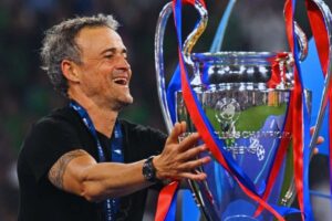 Luis Enrique felice con la Coppa