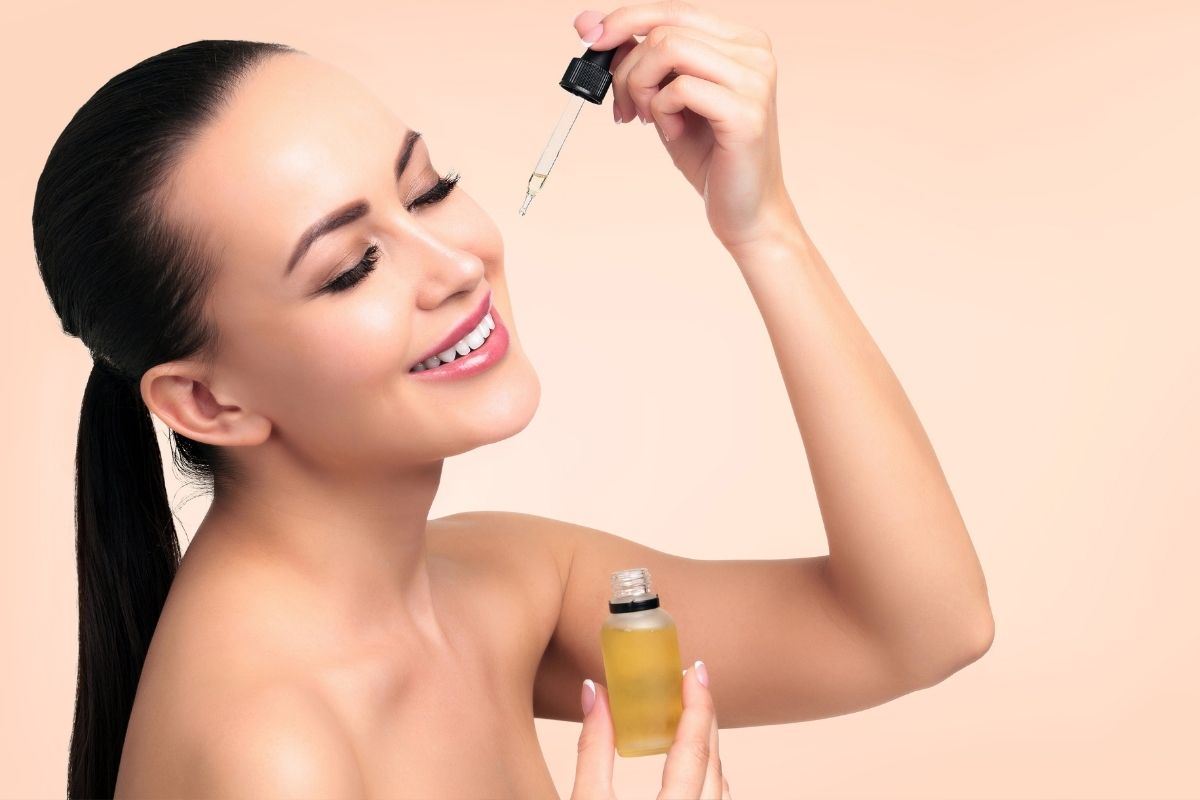 Olio rigenerante per la pelle del viso