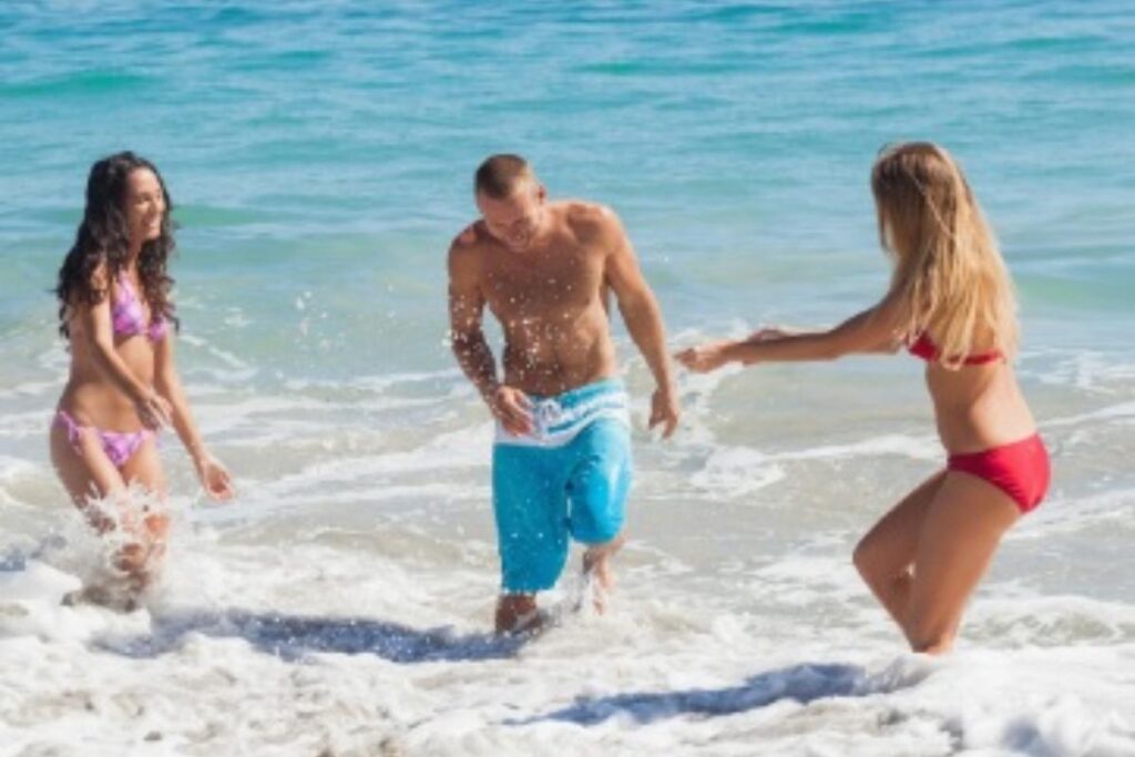 Tre ragazzi al mare