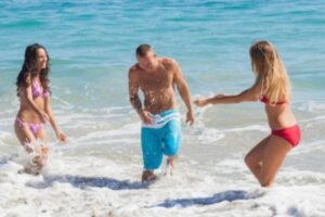 Tre ragazzi al mare