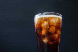 coca cola con ghiaccio